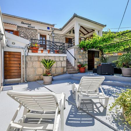 Holiday Home Skevini Dvori スタリグラード エクステリア 写真