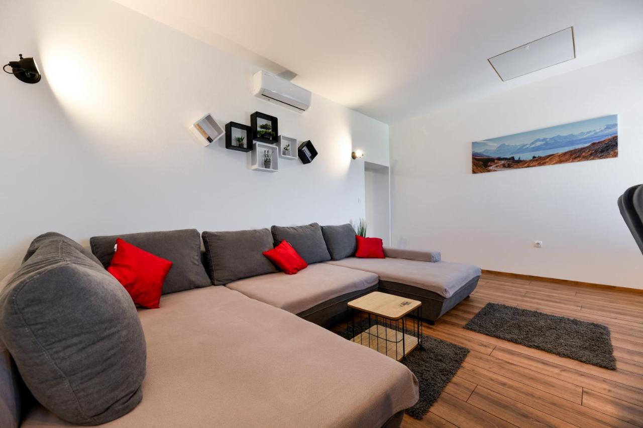 Holiday Home Skevini Dvori スタリグラード エクステリア 写真